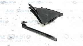 The front right fender liner air duct of BMW 5 G30 17-23 is broken, fragments are missing