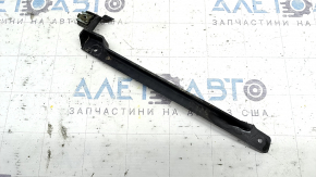 The front right fender liner air duct of BMW 5 G30 17-23 is broken, fragments are missing