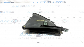 The front left fender liner air duct for BMW 5 G30 17-23 is missing fragments