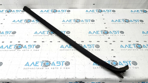 The right windshield molding of the BMW X3 G01 18-24 has dried out the seal