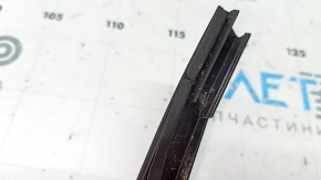The right windshield molding of the BMW X3 G01 18-24 has dried out the seal