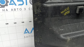 The battery cover for the Lexus ES300h 13-18 hybrid is black and does not have Velcro