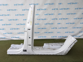 The central left body pillar of the VW Atlas 18-26 is cut off at an angle and dented