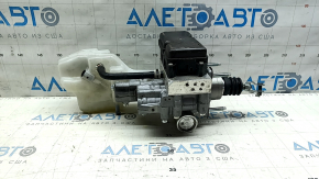 The main brake cylinder with a reservoir Toyota Camry v70 21-24 hybrid with a cover