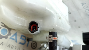 The main brake cylinder with a reservoir Toyota Camry v70 21-24 hybrid with a cover