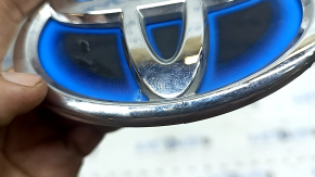 Emblem logo of the trunk lid of Toyota Camry v70 18-24 HYBRID, pokes, crack
