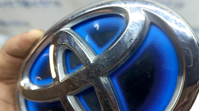 Emblem logo of the trunk lid of Toyota Camry v70 18-24 HYBRID, pokes, crack