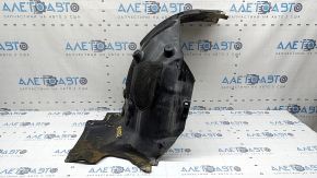 The front left rear fender liner of the BMW 5 G30 17-23 is torn