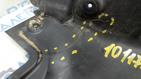The front left rear fender liner of the BMW 5 G30 17-23 is torn