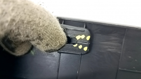 Right threshold Hyundai Tucson 22-26 structure, cracks in fasteners