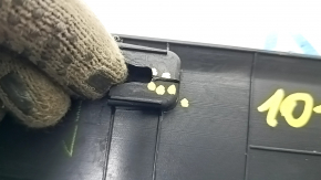 Right threshold Hyundai Tucson 22-26 structure, cracks in fasteners