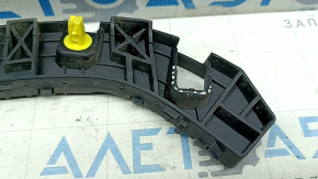 The rear bumper mount, left, Kia Niro 17-22, is broken