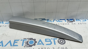 The rear left roof rail cover for a Kia Niro 17-22 is gray and the paint is peeling off
