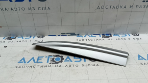 The rear right roof rail cover for a Kia Niro 17-22 is gray and the paint is peeling off