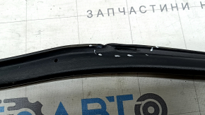 The front right door seal of the Kia Niro 17-22 is torn