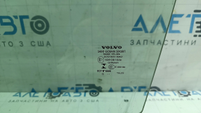 Volvo XC90 front left door glass 16-26 scratches