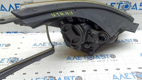 Left front headlight assembly Kia Niro 17-19 HEV, PHEV xenon, halogen turn signal + LED DRL, with bracket, for polishing, sand, cobwebs, seal peeled off