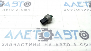 BMW X5 G05 19-23 3.0T air conditioning pressure sensor on the tube