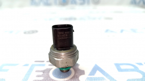 BMW X5 G05 19-23 3.0T air conditioning pressure sensor on the tube