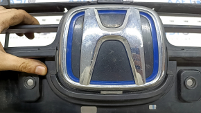 Honda Accord 21-22 radiator grille central molding bracket with emblem, chips on the emblem