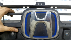 Honda Accord 21-22 radiator grille central molding bracket with emblem, chips on the emblem