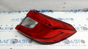 The outer right wing light of a Honda Accord 18-22 is worn, there are cracks under the glass