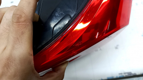 The outer right wing light of a Honda Accord 18-22 is worn, there are cracks under the glass