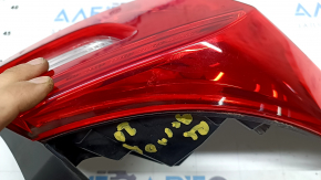 The outer wing light of the left Honda Accord 18-22 is worn, there are cracks under the glass