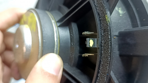 The front right lower door speaker of Volvo XC60 18-26 has a broken mount