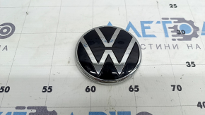 Rear emblem VW Jetta 25-26 broken guide