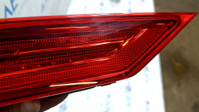 The inner tailgate light, left, Volvo XC60 20-26, is worn and scratched