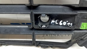 Lower grille of the front bumper of Volvo XC60 18-21 for parking sensors, structure, broken fastening