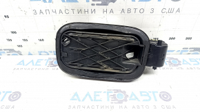 The fuel filler flap housing of the Audi Q5 80A 18-25 has a broken mount