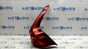 Volvo XC60 18-26 right outer wing light scratch