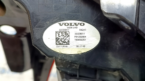Volvo XC60 18-26 right outer wing light scratch