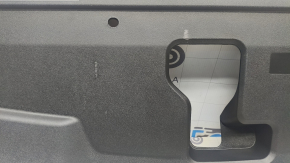 Kia Sportage 23-25 HEV TV cover is worn, ribs are broken