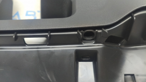 Kia Sportage 23-25 HEV TV cover is worn, ribs are broken
