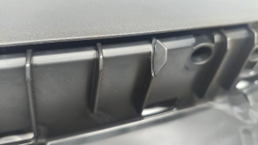 Kia Sportage 23-25 HEV TV cover is worn, ribs are broken