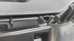 Kia Sportage 23-25 HEV TV cover is worn, ribs are broken