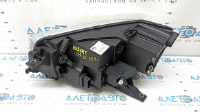 Front right headlight assembly VW Taos 22-24 LED, debris inside, bumps