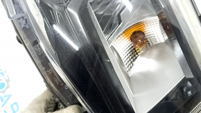 Front right headlight assembly VW Taos 22-24 LED, debris inside, bumps
