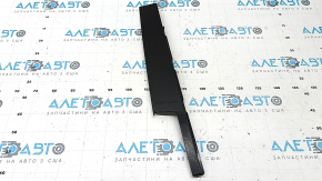 The front right side door trim of the VW Taos 22-25 has a broken guide