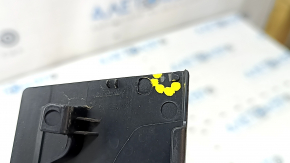The front right side door trim of the VW Taos 22-25 has a broken guide