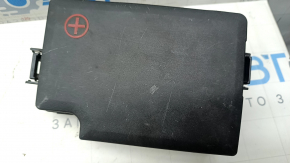 Kia Niro 17-19 HEV underhood fuse box cover scratches
