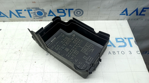Kia Niro 17-19 HEV underhood fuse box cover scratches