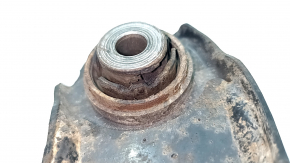 The upper rear left arm of a Honda Accord 18-22 is rusty and the silent block is torn
