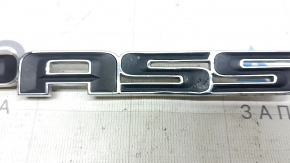 The emblem with the COMPASS inscription on the front right door of the Jeep Compass 17-26 is bent and scratched