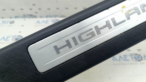 Front left door sill trim for Toyota Highlander 20-26, black with chrome insert, scratches, corrosion, bump