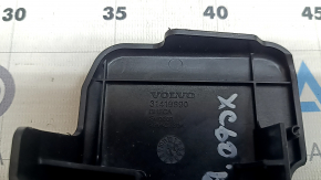 Volvo XC60 18-24 negative terminal battery cover scratches