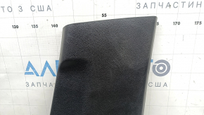 The lower right center pillar trim for Toyota Highlander 20-26 is black, worn, the plastic has turned white, and is deformed